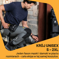 Mężczyzna w koszulce JCB granatowej podczas pracy na budowie, tekst Krój unisex S-2XL