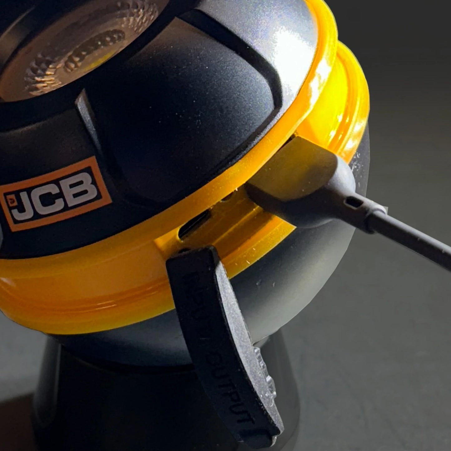 JCB Oświetlenie robocze z obrotową podstawą magnetyczną