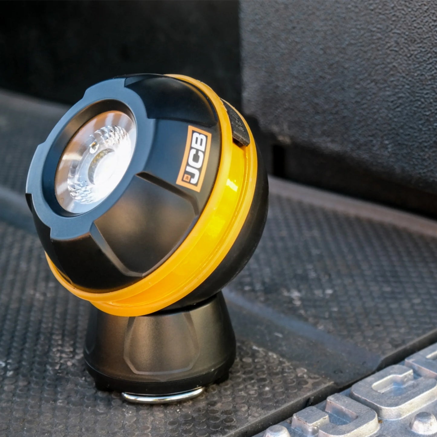 JCB Oświetlenie robocze z obrotową podstawą magnetyczną