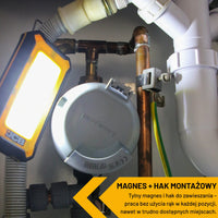 Lampa warsztatowa akumulatorowa JCB 1000 lm – oświetlenie budowlane