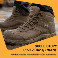 Buty robocze JCB Fastrac S7S piaskowe w błocie na budowie, tekst Suche stopy przez całą zmianę