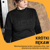 Osoba w czarnej koszulce JCB z logo 3D, tekst Krótki rękaw