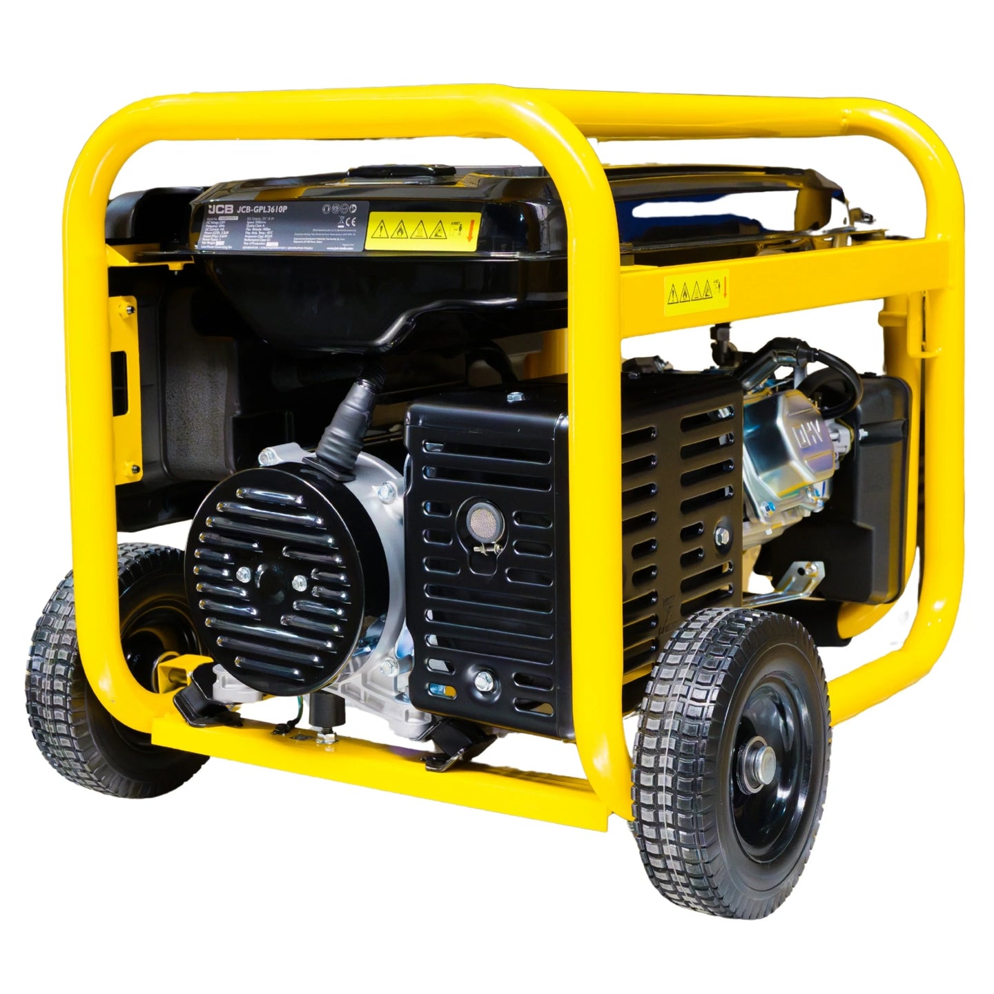 Agregat jednofazowy JCB GPL3610P 3,6 kW widok z lewej strony silnik benzynowy 224 cm³ wentylator alternator i koła transportowe