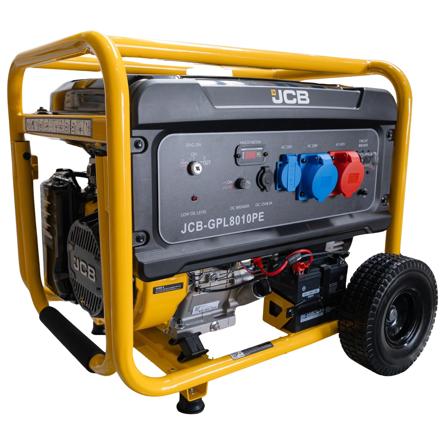 Agregat trójfazowy JCB GPL8010PE 7,9 kW widok 3/4 panel sterowania z gniazdami AC 230V AC 400V wyświetlacz LED stacyjka rozruchowa koła transportowe i akumulator