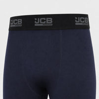 Zbliżenie na gumowany pas spodni termoaktywnych JCB kolor granatowy z logo JCB