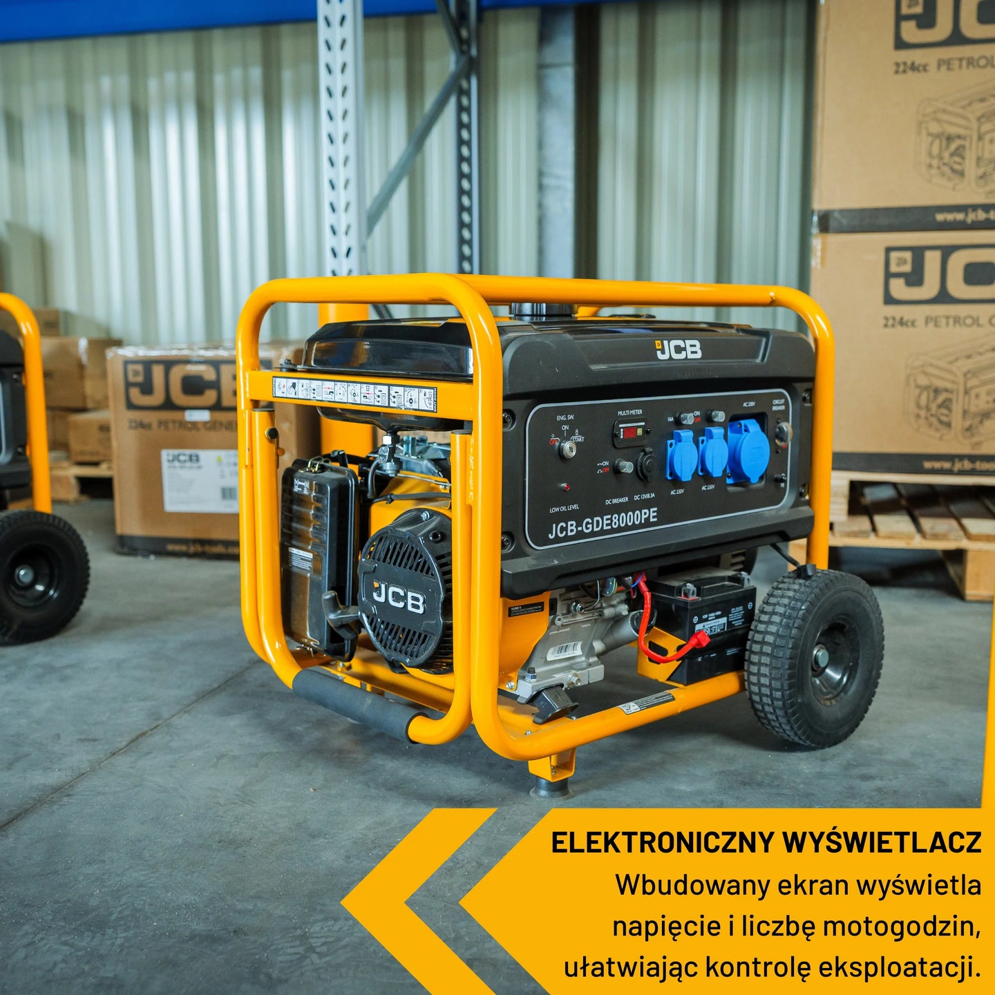 Agregat prądotwórczy JCB GDE8000PE 7.9 kW w magazynie widok z parametrami elektroniczny wyświetlacz napięcia i motogodzin
